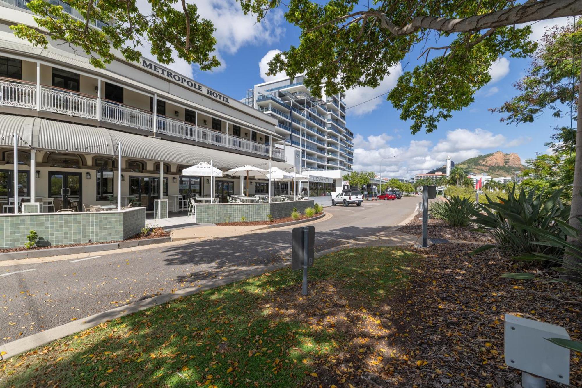 Oaks Townsville Metropole Hotel Exterior foto