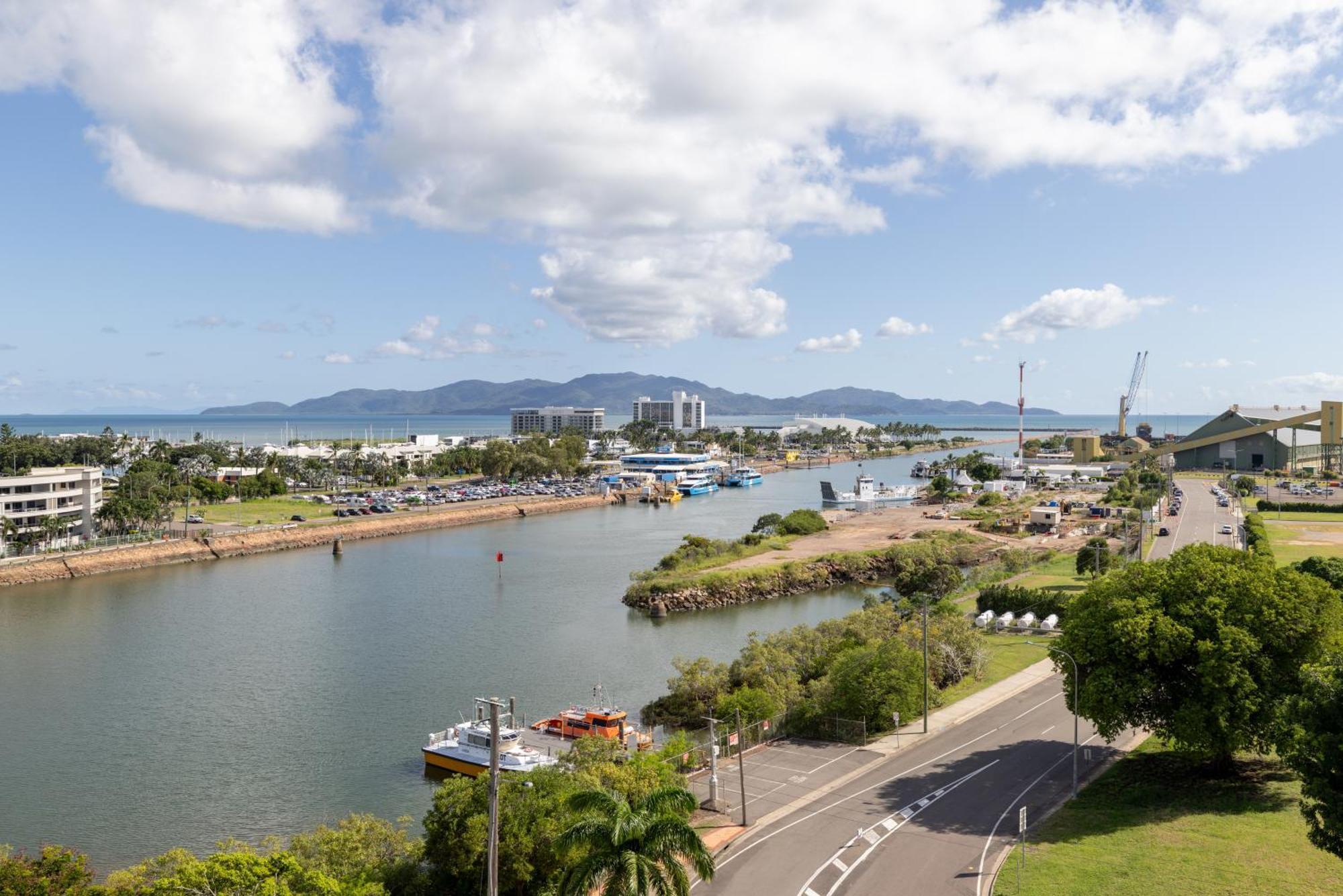 Oaks Townsville Metropole Hotel Exterior foto